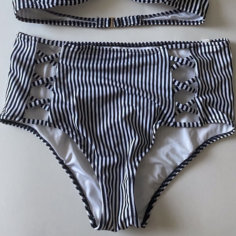 2 Piece Bikini Set - Picture 4 of 7